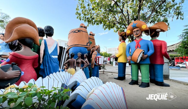 Prefeitura de Jequié inicia instalação do projeto de decoração do São João 2023